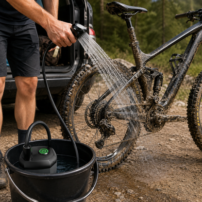Oppladbar campingdusj 6000 mAh – 2 trykk, USB-C og 2 m slange